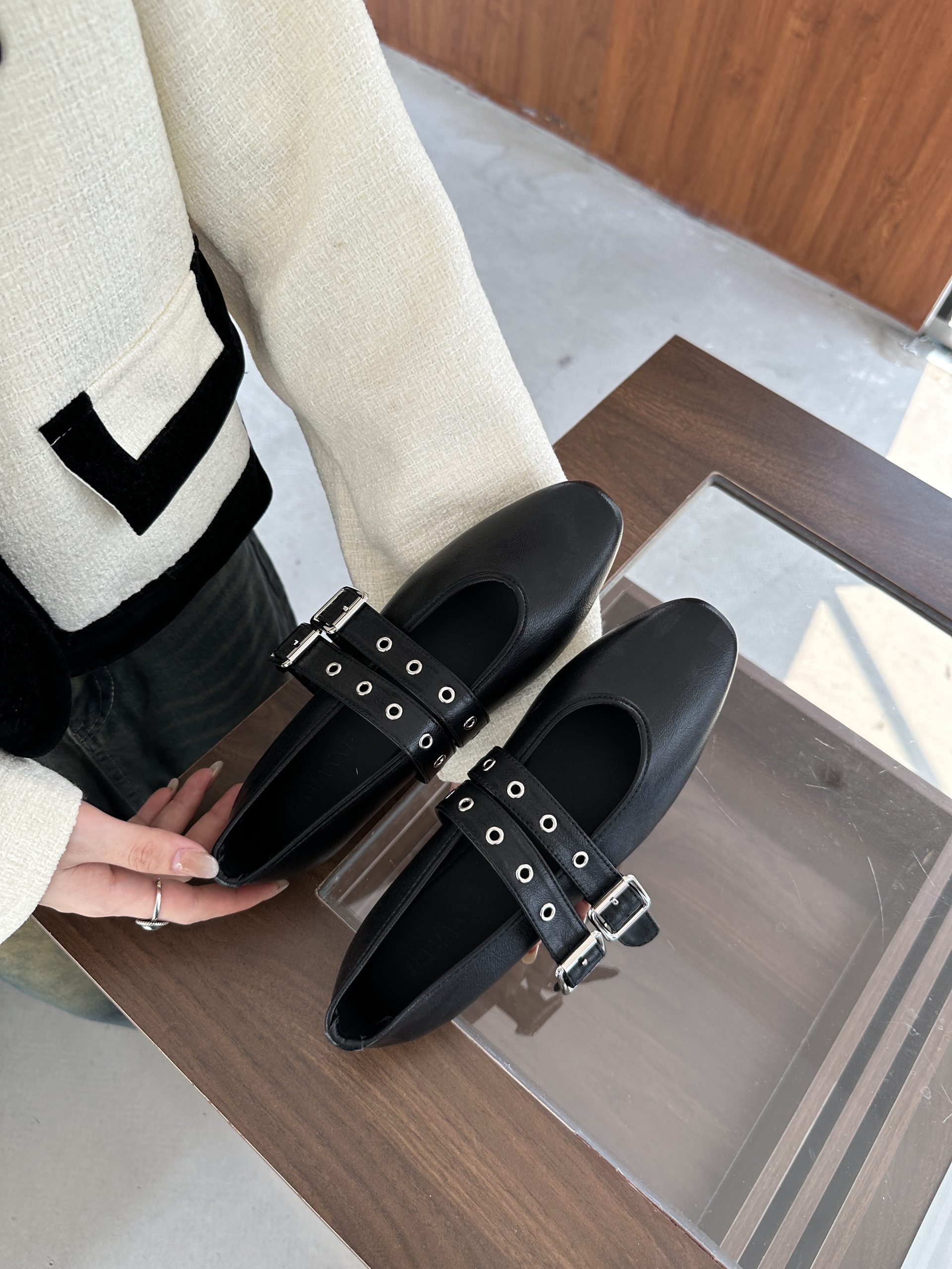 French Retro Flat Inner Height Women's Shoes Autumn 2024 Commuter Temperament Mary Jane Women's Shoes Evening Breeze Gentle Shoes