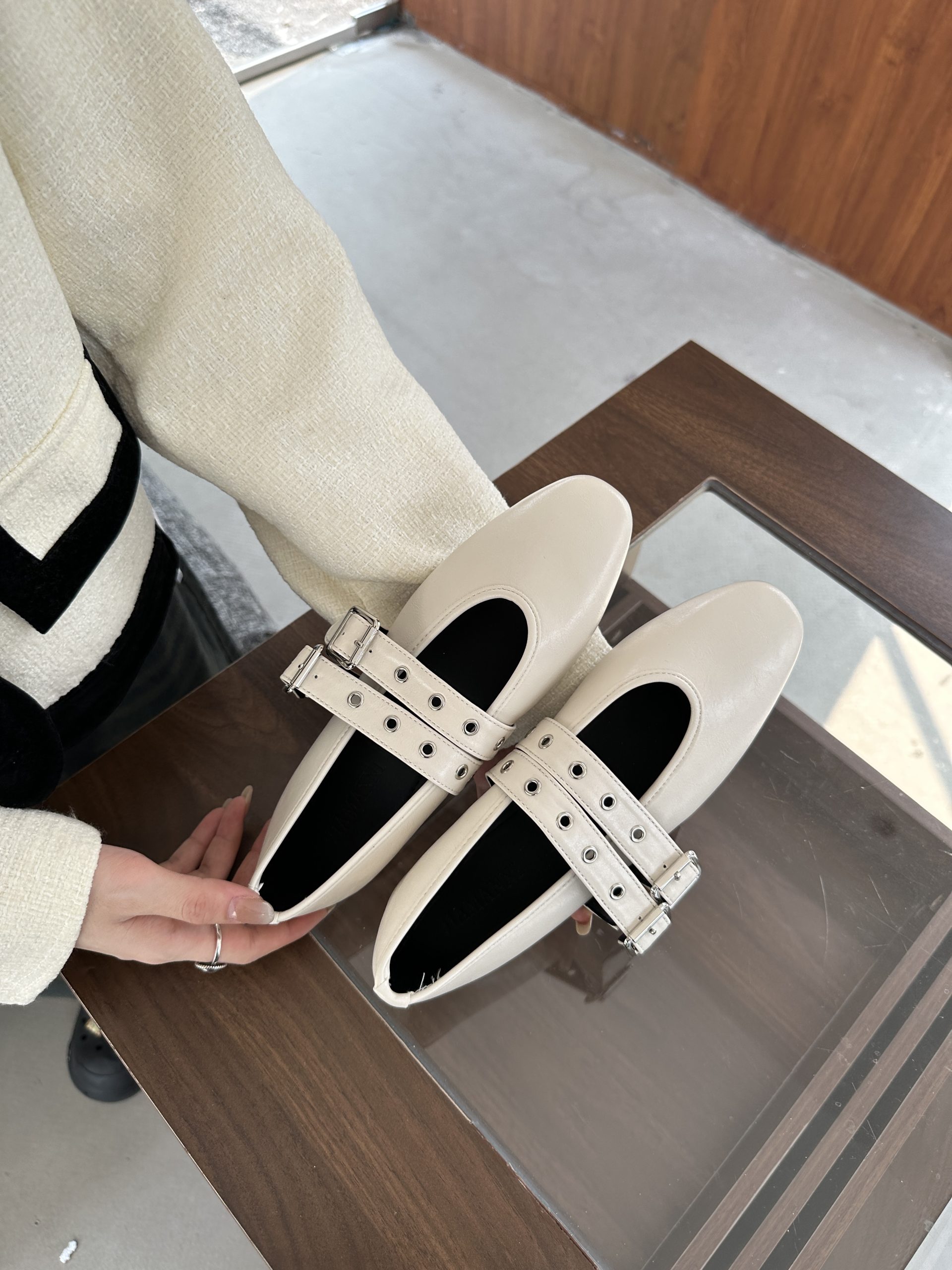French Retro Flat Inner Height Women's Shoes Autumn 2024 Commuter Temperament Mary Jane Women's Shoes Evening Breeze Gentle Shoes