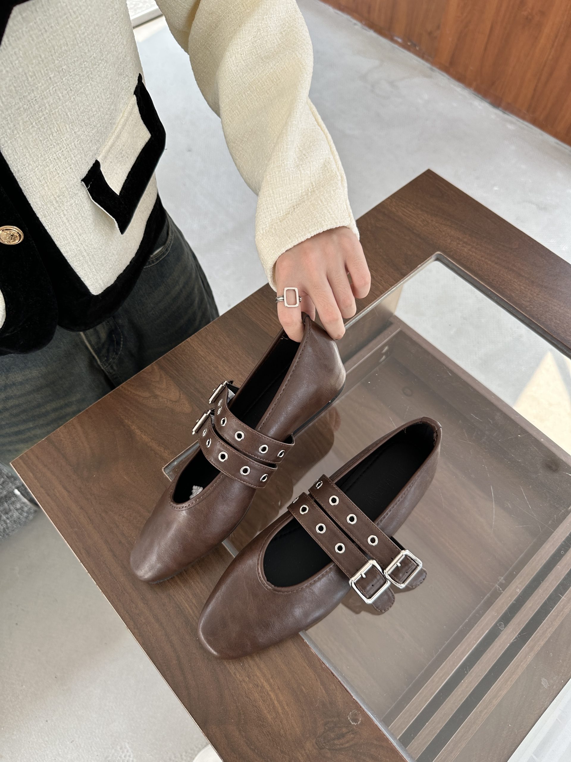French Retro Flat Inner Height Women's Shoes Autumn 2024 Commuter Temperament Mary Jane Women's Shoes Evening Breeze Gentle Shoes