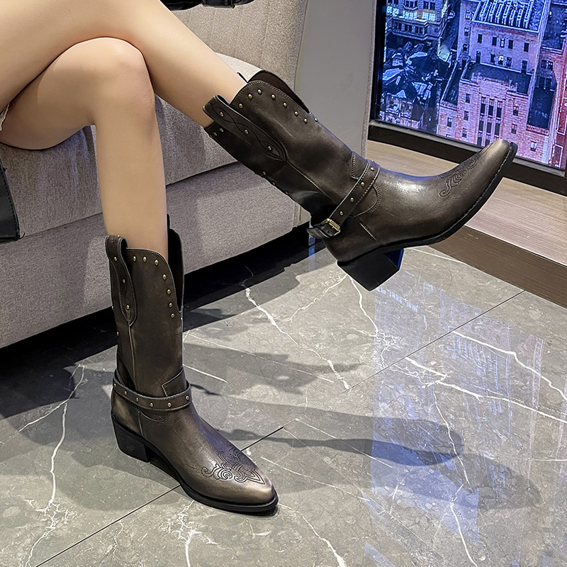 vintage-distressed-short-chelsea-boots-women-low-heel-pointed-toe-cowboy-boots-v-notch-belt-rider-short-boots_2 Vintage Distressed Short Chelsea Boots Women Low Heel Pointed Toe Cowboy Boots V-Notch Belt Rider Short Boots